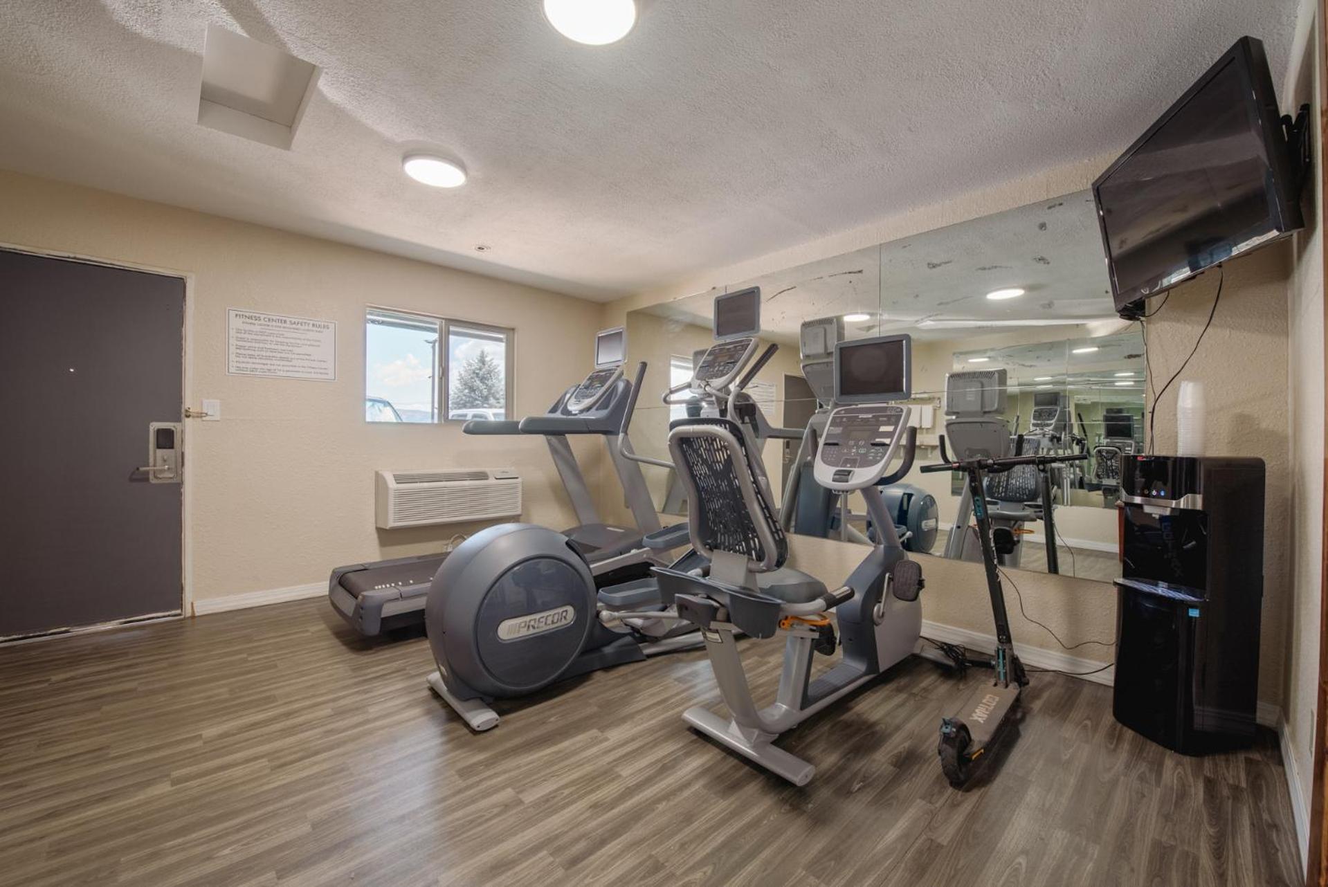 Suburban Studios Near Mesa Verde Кортес Екстериор снимка
